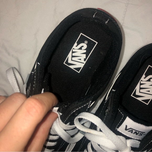 NWOT Vans Old Skool Skate Shoes Black White Sneaker 1 Inch Platform - Picture 5 of 7